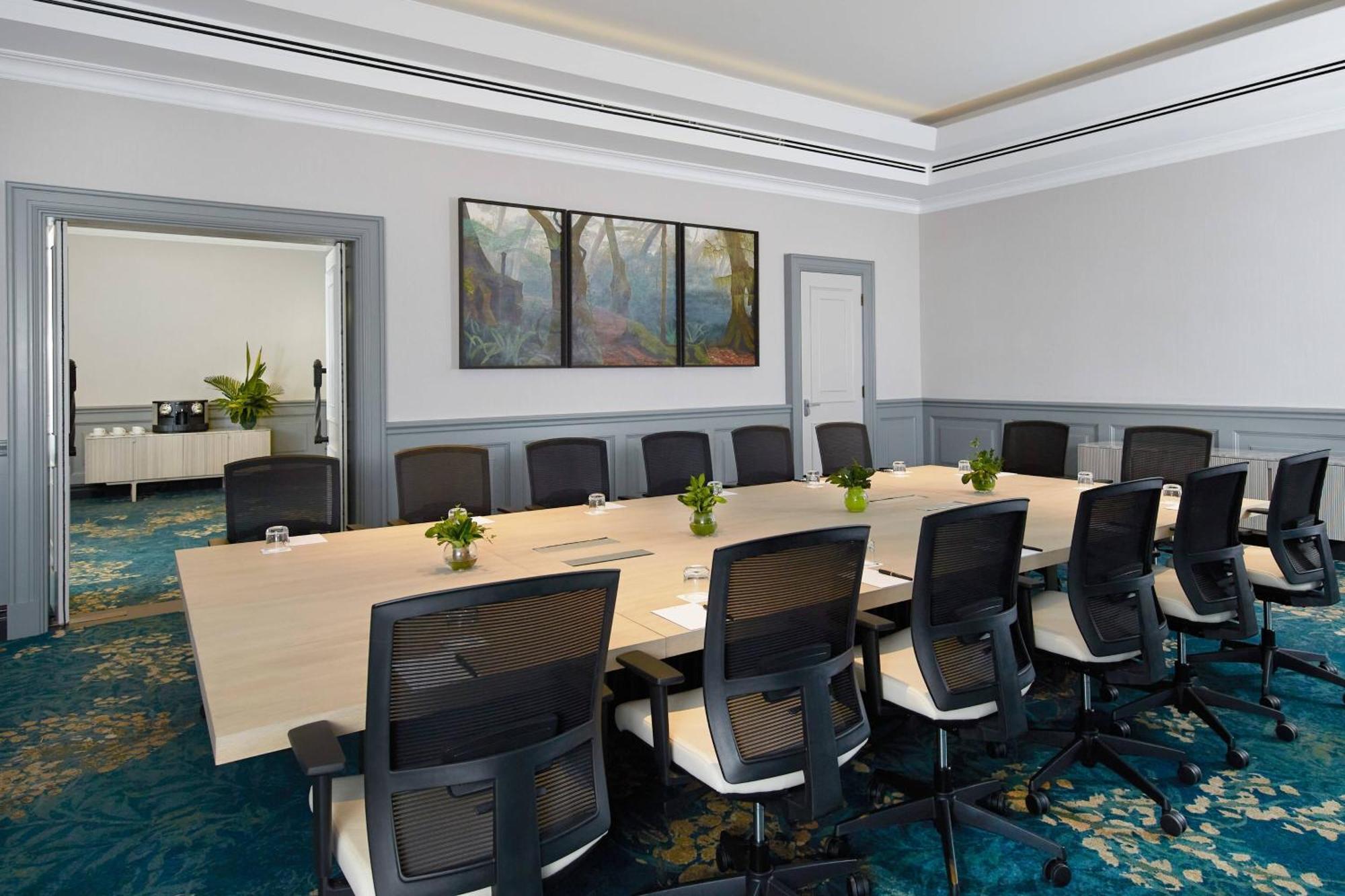 Jw Marriott Gold Coast Resort & Spa Surfers Paradise Exterior photo Boardroom