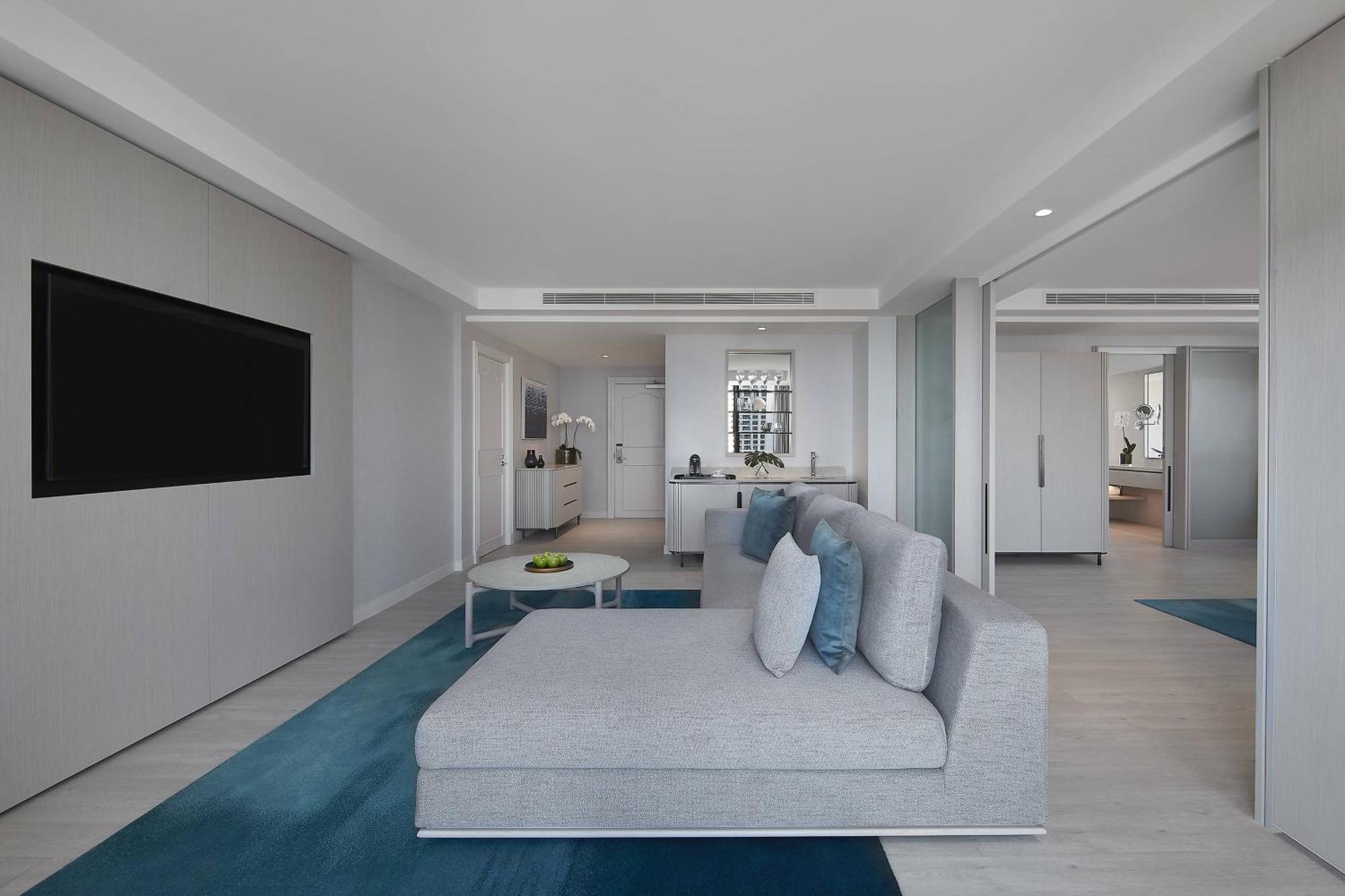 Jw Marriott Gold Coast Resort & Spa Surfers Paradise Exterior photo A suite at the hotel